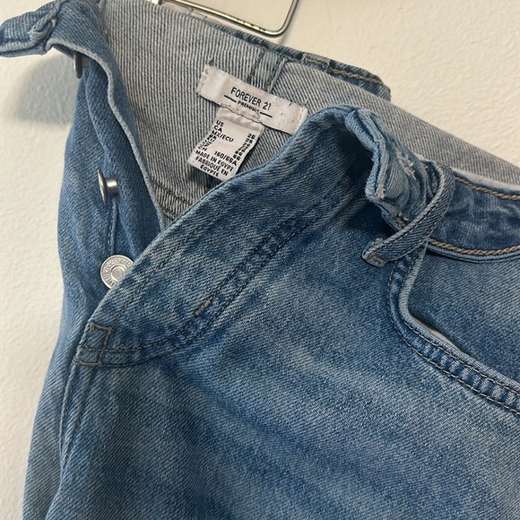 Wide leg jeans. Buttons with cute folded waist detail. - Picture 3 of 3